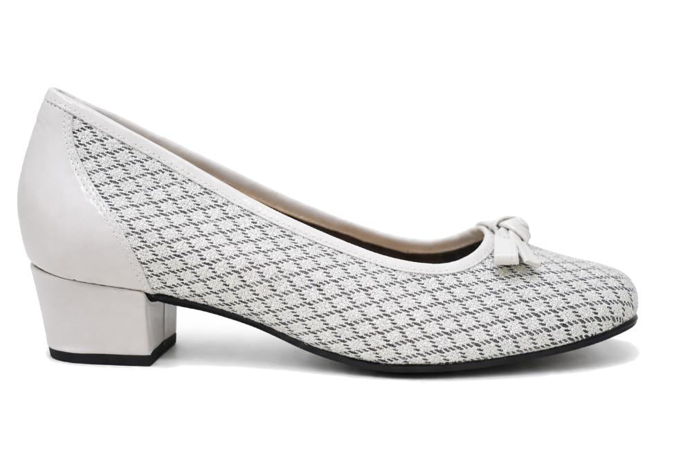 Zapatos de tacón Doctor Cutillas 81267 en color blanco