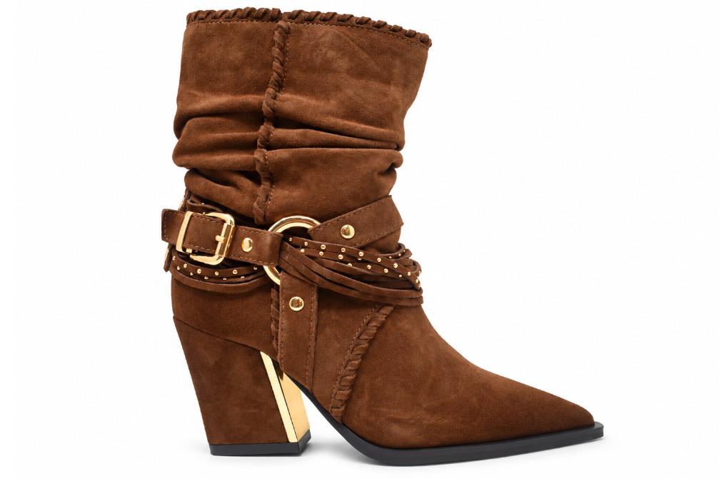 Botines cowboy Alma en Pena I260764 de ante camel con flecos y tachas