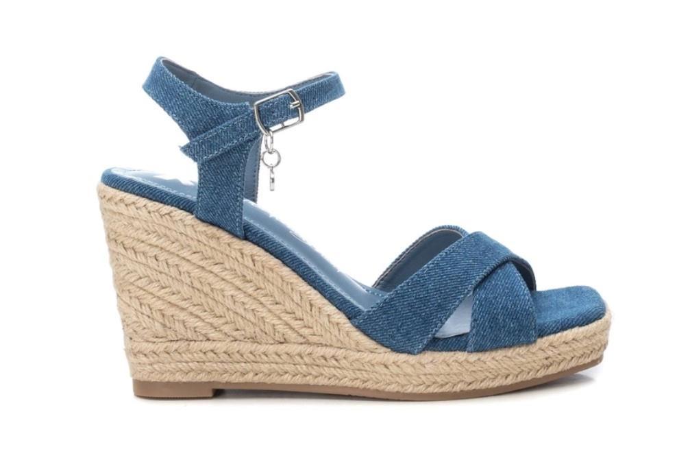 Sandalias con cuña XTI 142768 en jeans para mujer