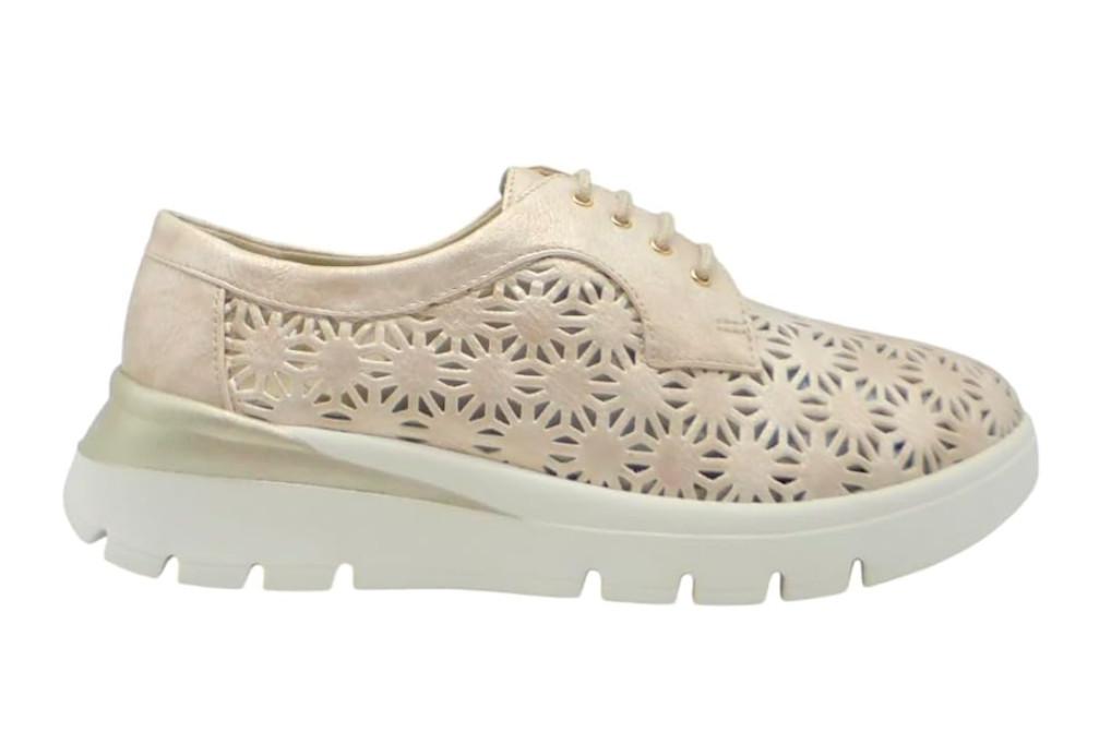 Zapatos deportivos calados Pitillos 11091 en dorado de mujer