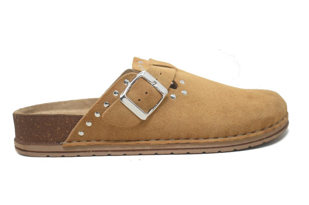 Zuecos bio Walk & Fly 50561 en color camel -Sandalias con Tachuelas Estilo Casual