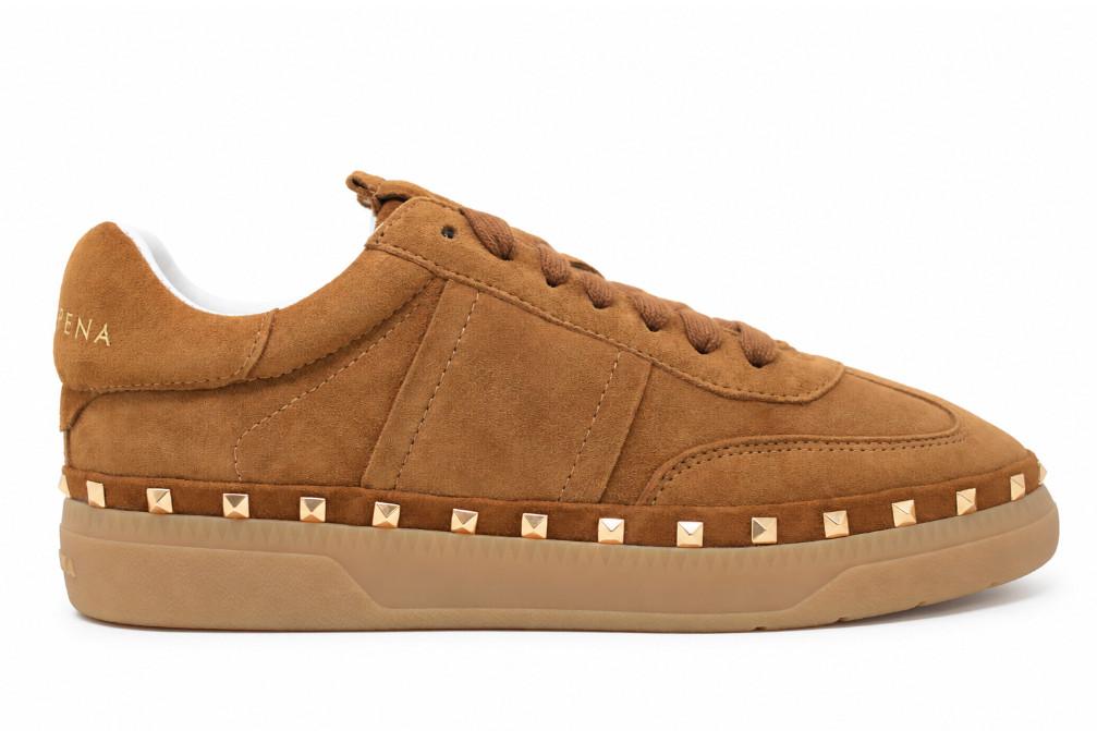 Zapatillas de ante Alma en Pena I261108 camel con tachas metálicas
