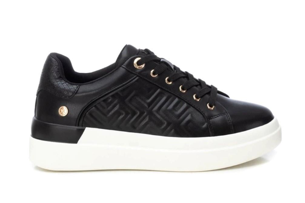 Zapatilla deportiva Xti 142954 en negro para mujer