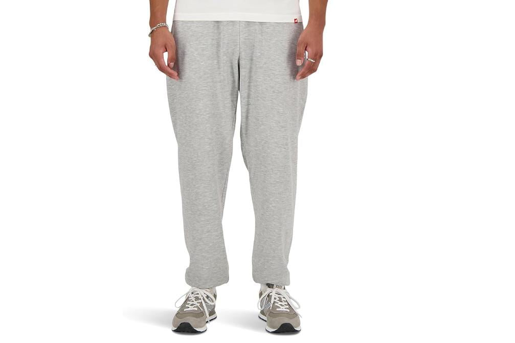 Pantalón Deportivo Hombre New Balance Sport Essentials French Terry Gris Cómodo y Versátil