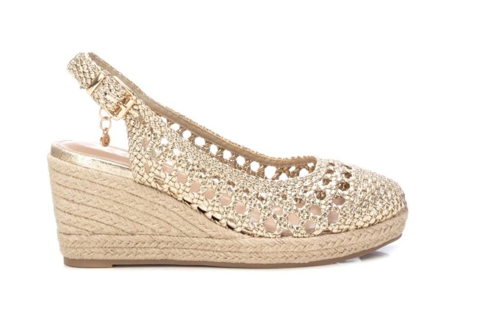 Alpargatas con cuña XTI 142892 en oro para mujer