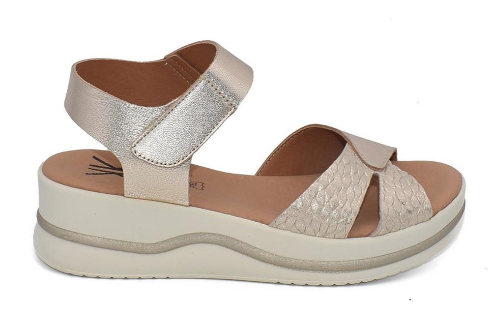 Sandalias con cuña media Cokketa 926 Platino Mujer | Piel Grabada, Plantilla Gel y Tacón Cómodo