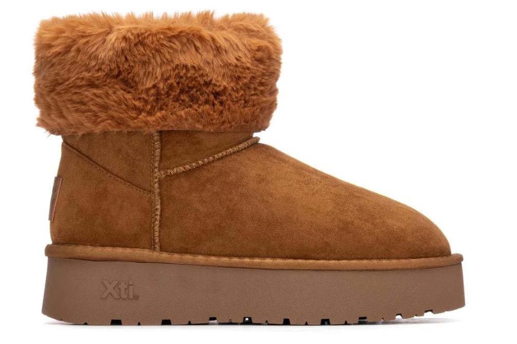 Botines snow XTI 144719 en color camel