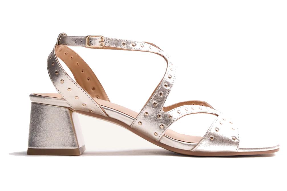 Sandalias de tacón medio de piel Gioseppo Watate 78207 platino con tachas – cómodas y elegantes