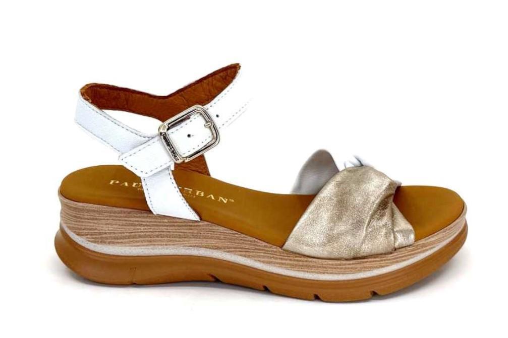 Sandalias con cuña Paula Urban 24-611 en blanco para mujer