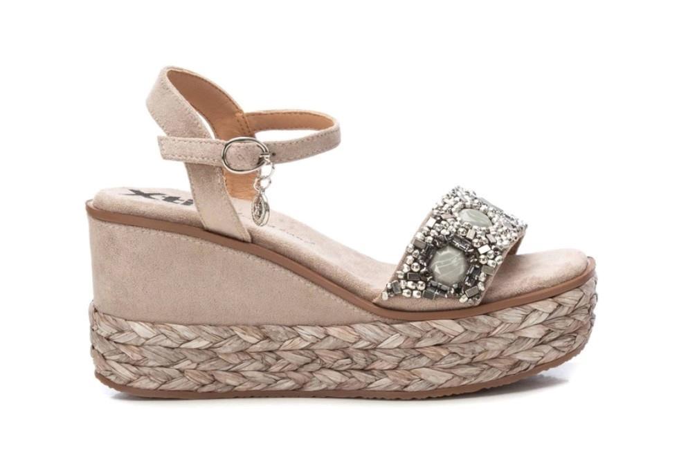 Sandalias con cuña XTI 142677 en beige para mujer