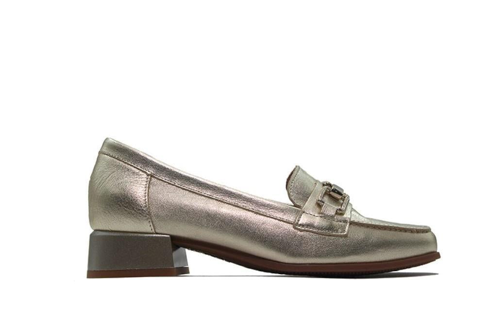 Mocasin Pitillos 5771 para mujer en color oro