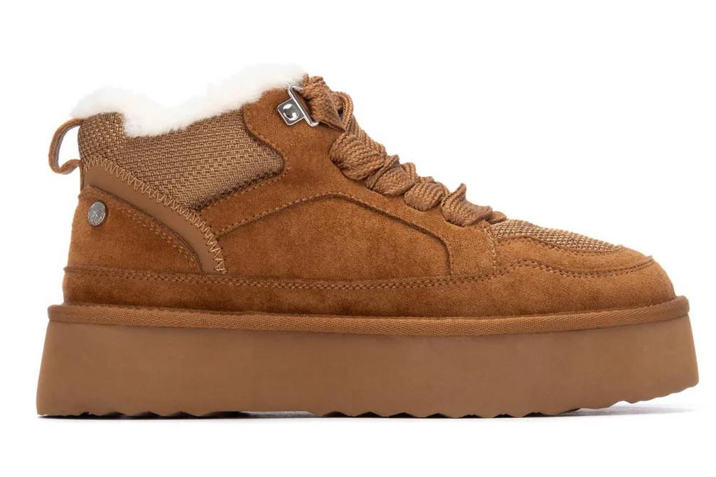 Zapatillas snow XTI 144338 en color camel