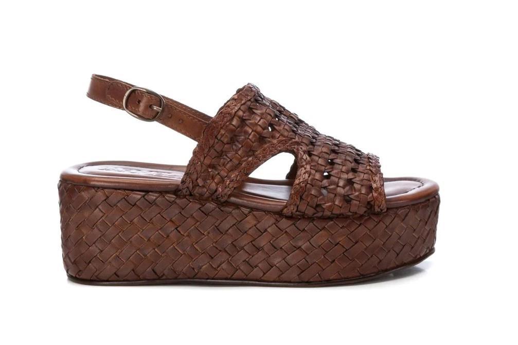 Sandalias con plataforma Carmela 161636 en taupe para mujer