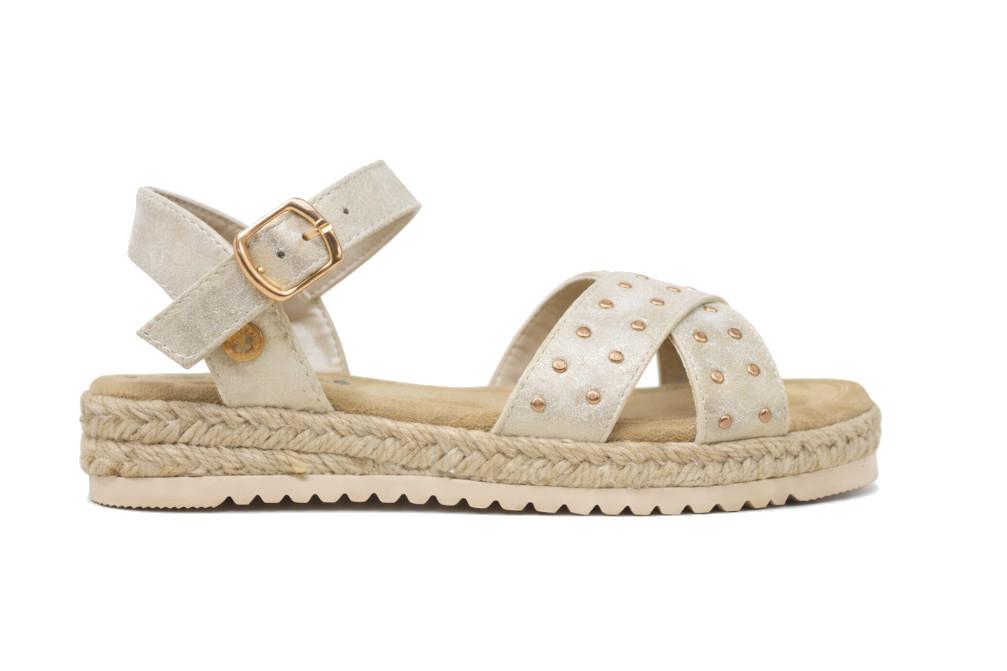 Sandalias XTI 153091con Tachuelas Doradas - Modernas y cómodas