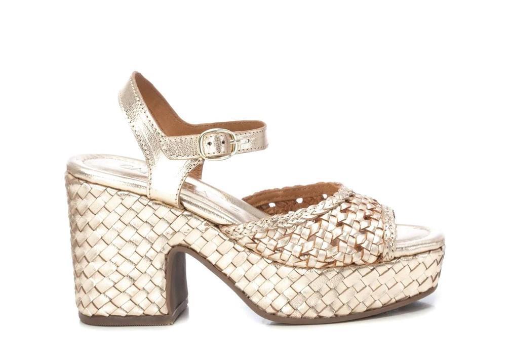 Sandalias de tacón Carmela 161637 en oro para mujer