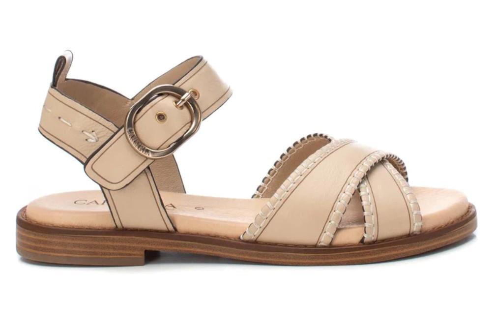 Sandalias planas Carmela 162204 en beige para mujer