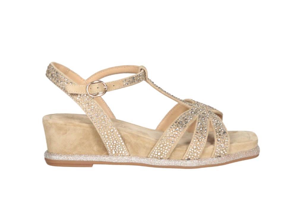Sandalias con cuña Alma en Pena V240737 de color sand