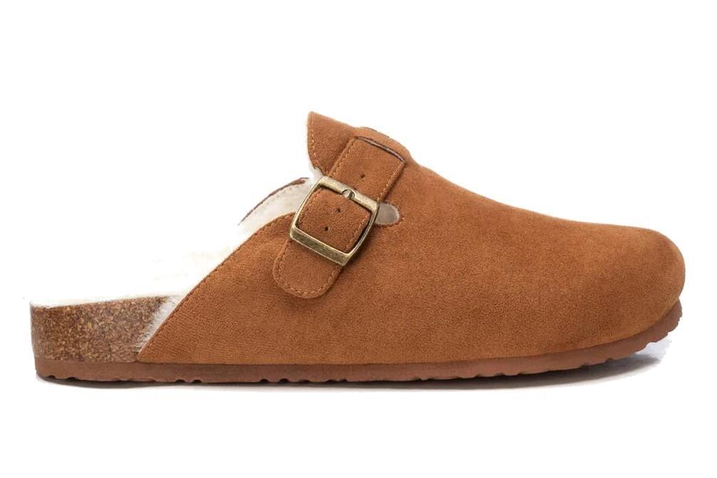 Zueco con pelo XTI 143240 en camel
