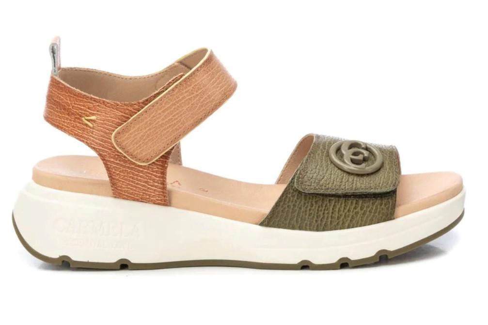 Sandalias Carmela 162309 en caqui para mujer