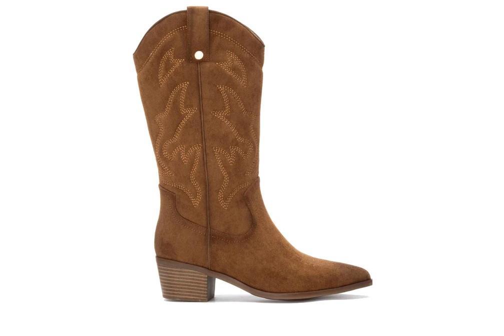 Botas altas cowboy XTI 144308 en ante camel