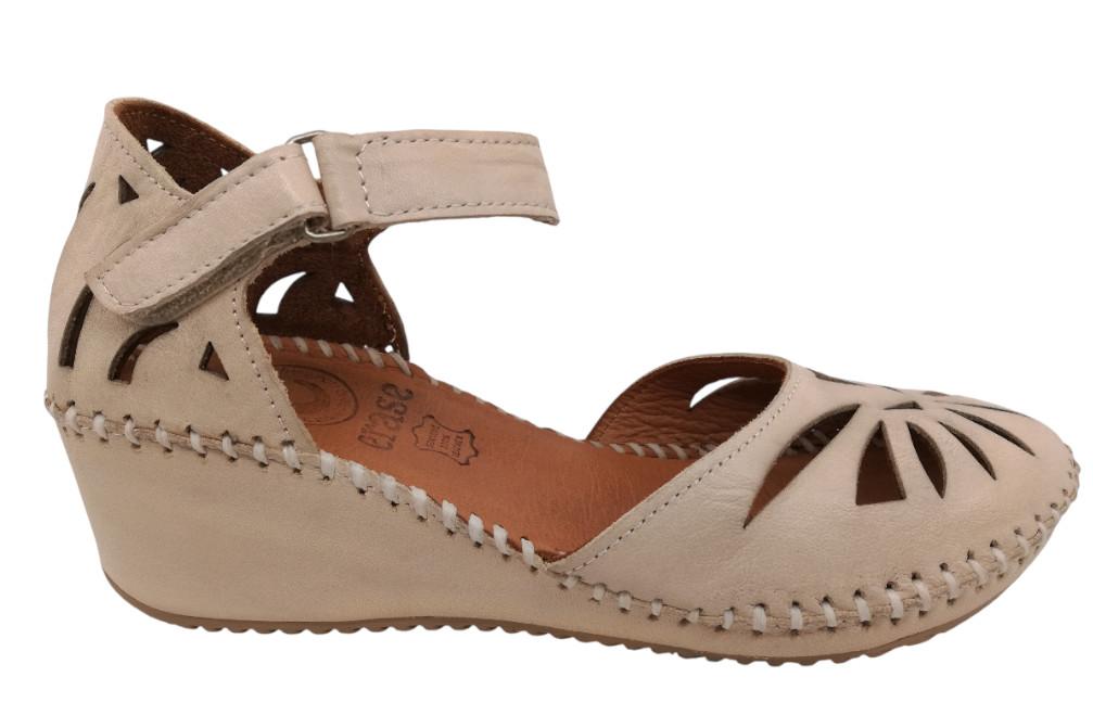 Sandalias cangrejera Erase 793-70 Beige para Mujer con Cuña y Puntera Cerrada Calada | Merceditas de Piel