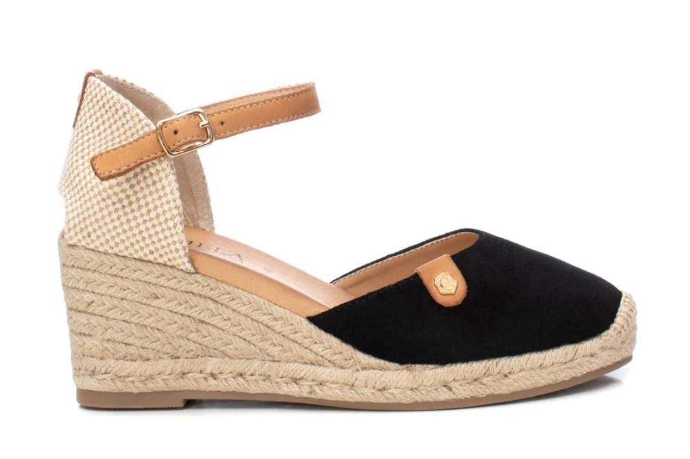Alpargatas con cuña Carmela 161618 en negro para mujer
