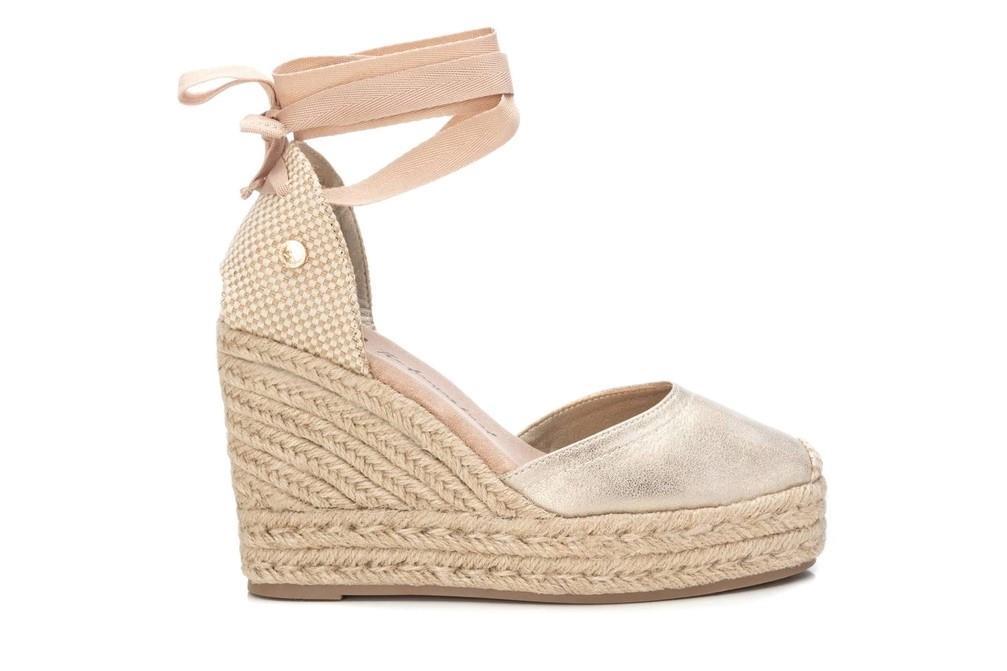 Alpargatas con cuña XTI 142873 en oro para mujer