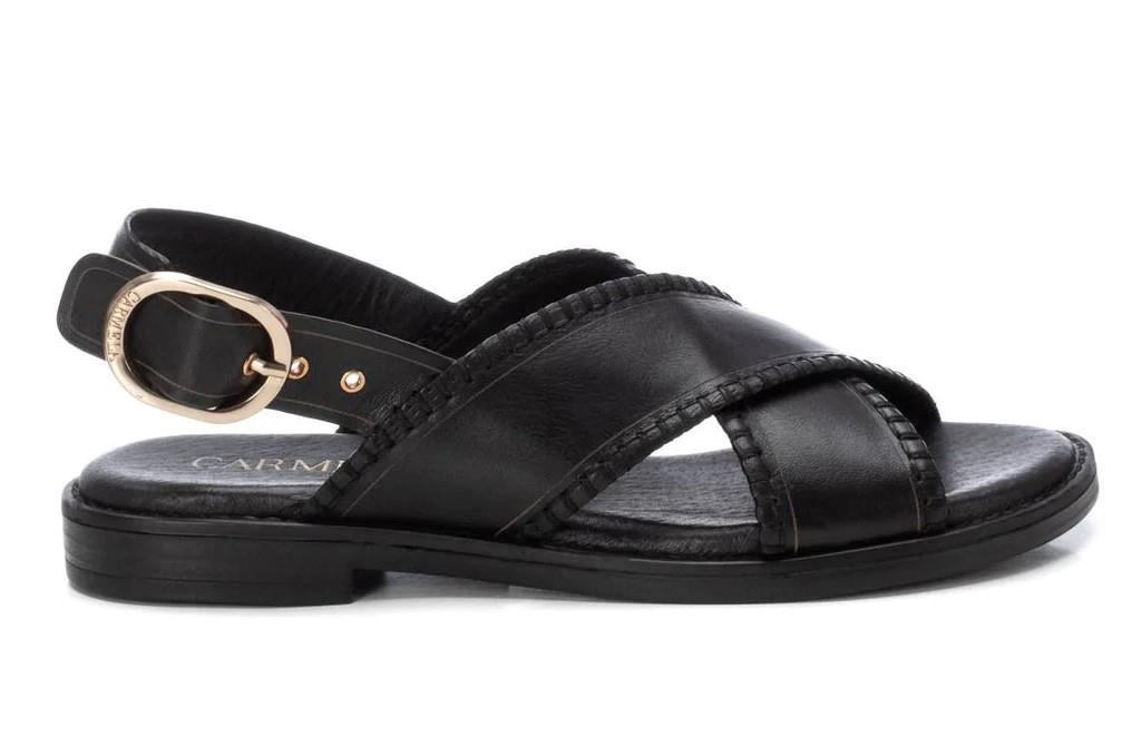 Sandalias planas Carmela 162201 en negro para mujer