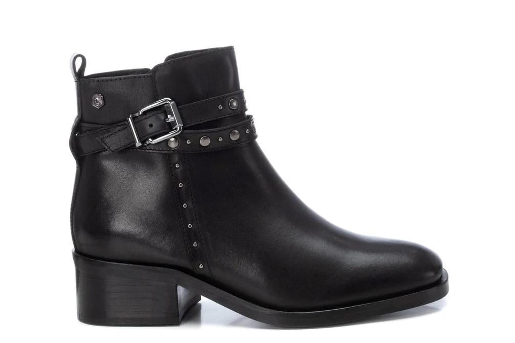 Botines Carmela 161713 en negro para mujer