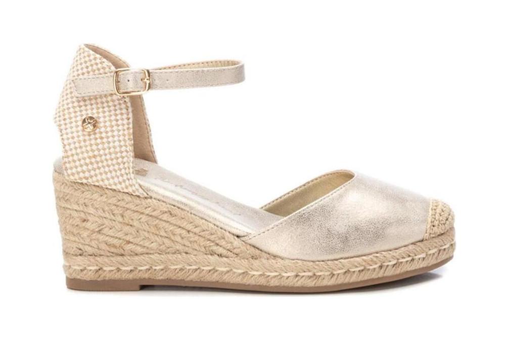 Alpargatas con cuña XTI 140746 en oro– Valenciana Vegana