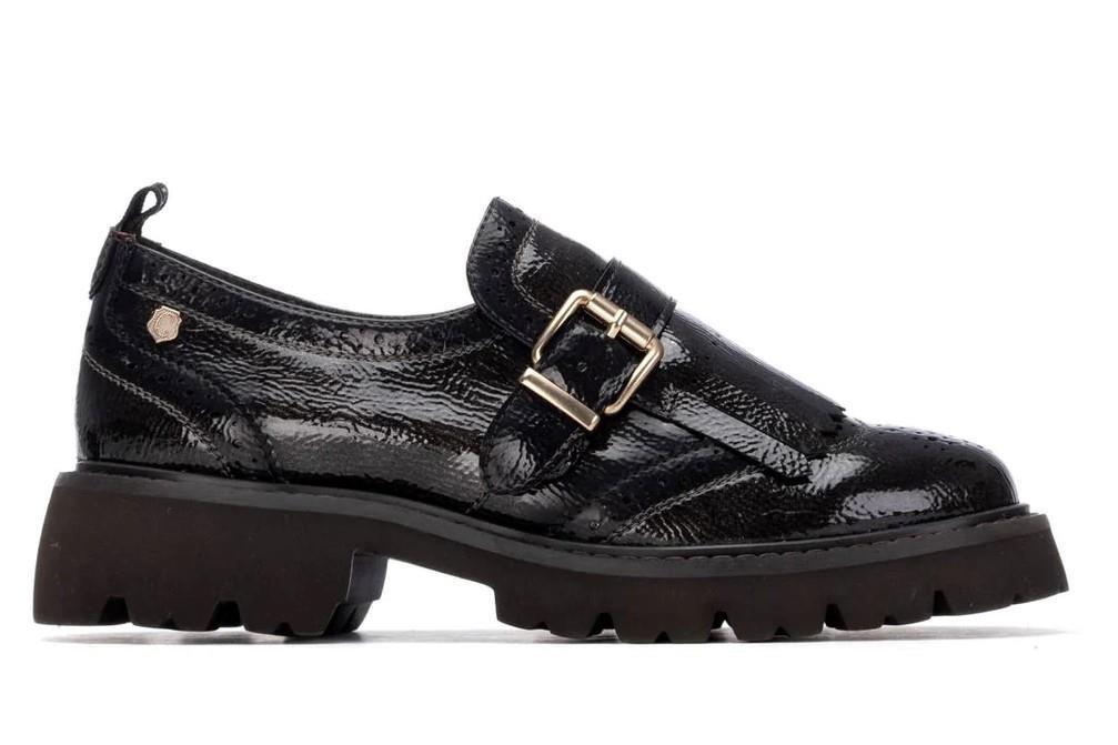 Mocasines de charol Carmela 162594 en color gris