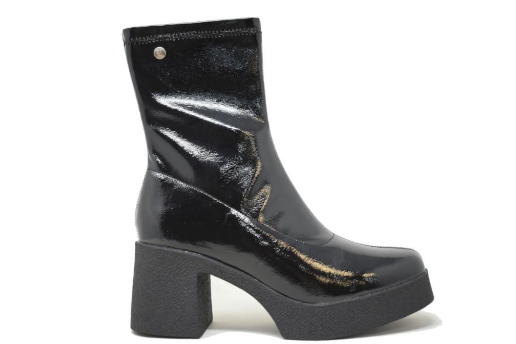 Botines de tacón Isteria 23211 en negro para mujer