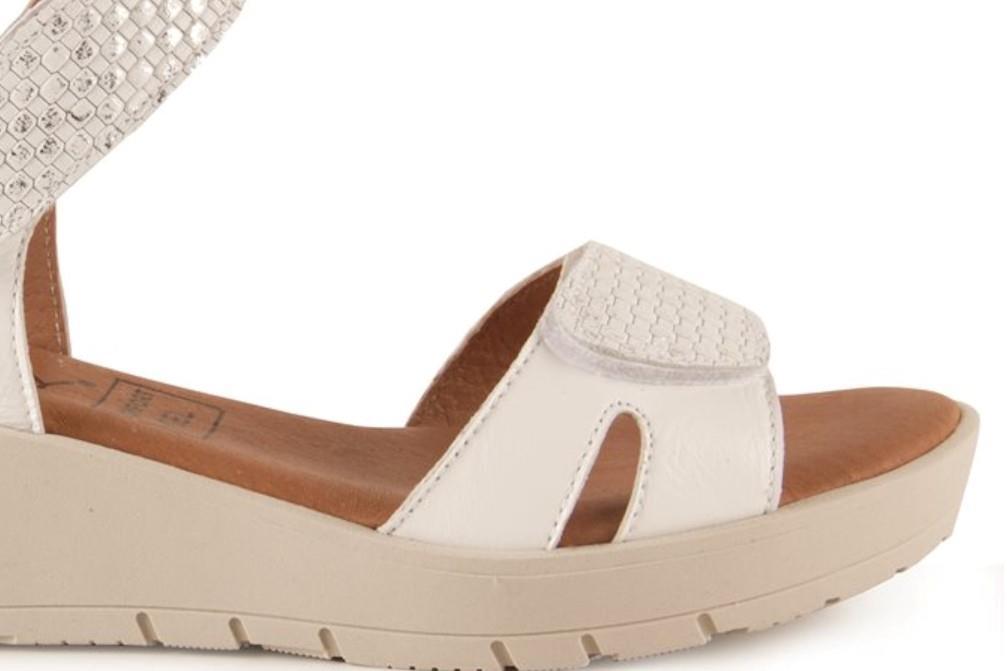 Sandalias con cuña Chamby 899 en blanco para mujer