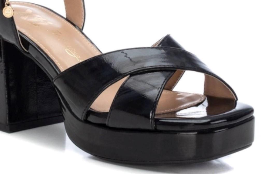 Sandalia XTI 142356 en negro para mujer