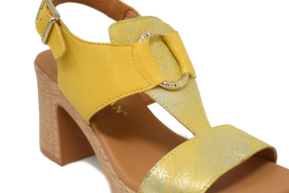 Sandalias de tacón Paula Urban 32-747 Picasso en mostaza para mujer