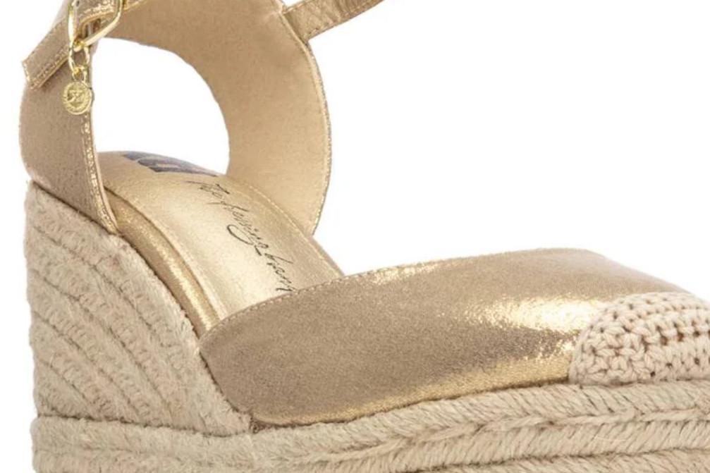 Alpargatas con cuña para mujer XTI 145416 en oro de Yute y Plataforma