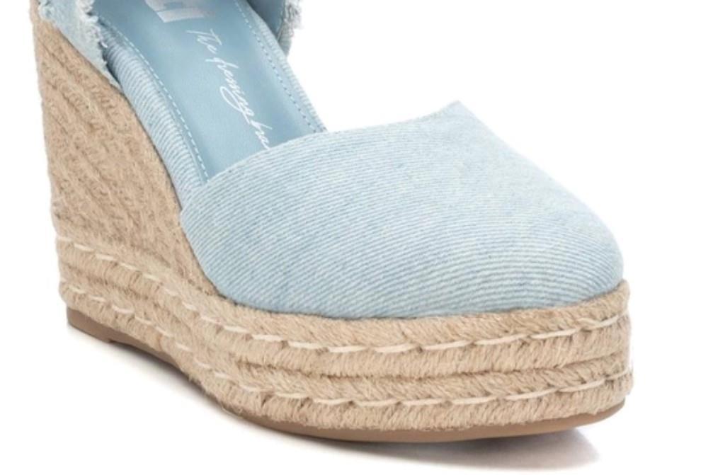 Alpargatas con cuña XTI 142760 en jeans para mujer