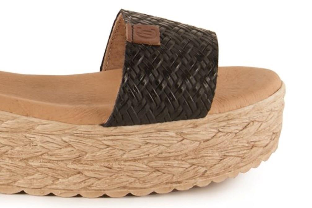 Sandalias con cuña Chamby 327 en negro para mujer
