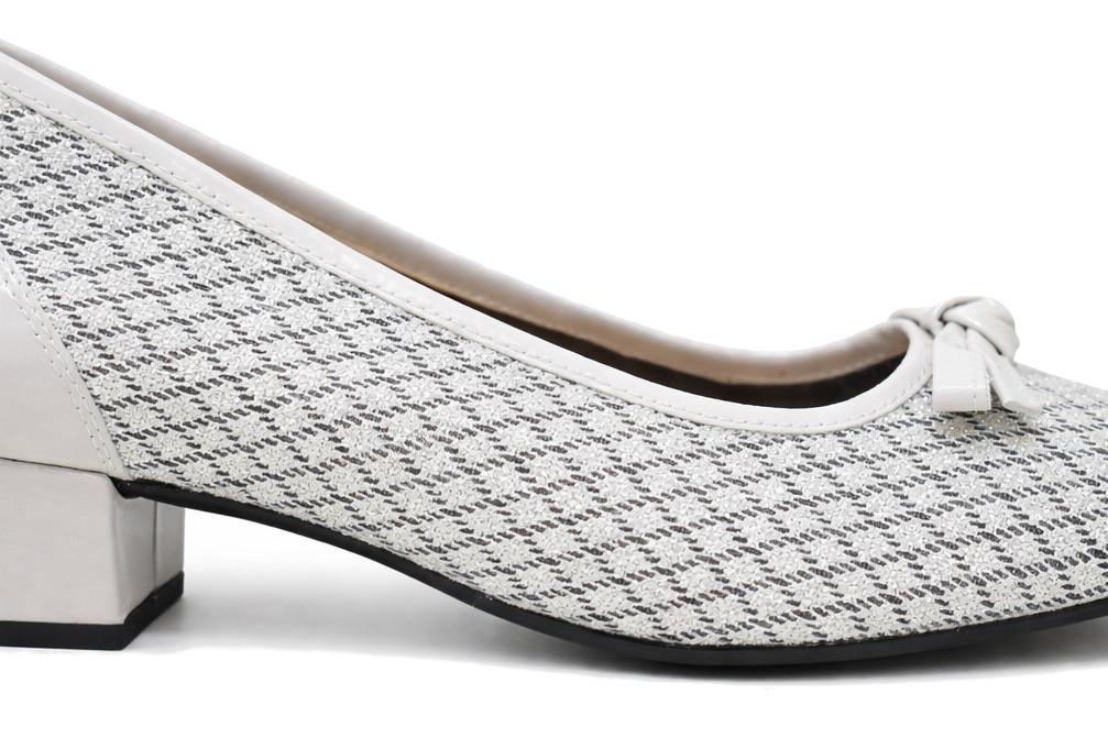 Zapatos de tacón Doctor Cutillas 81267 en color blanco