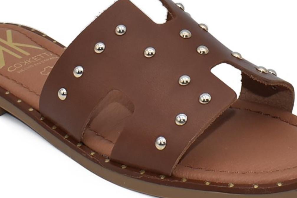 Sandalias Planas de Piel Cokketa 147 en cuero con Tachuelas para mujer
