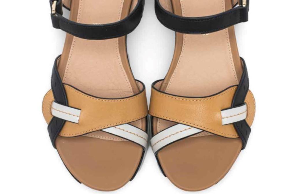 Sandalias planas Stonefly Elody 26 en negro para mujer