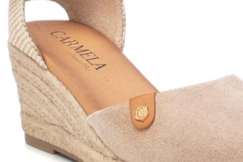 Alpargatas con cuña Carmela 16161804 en hielo para mujer