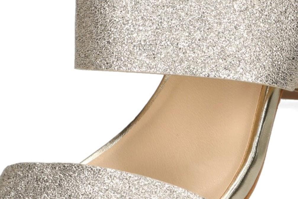 Sandalia de tacón Etika 90002 en oro para mujer