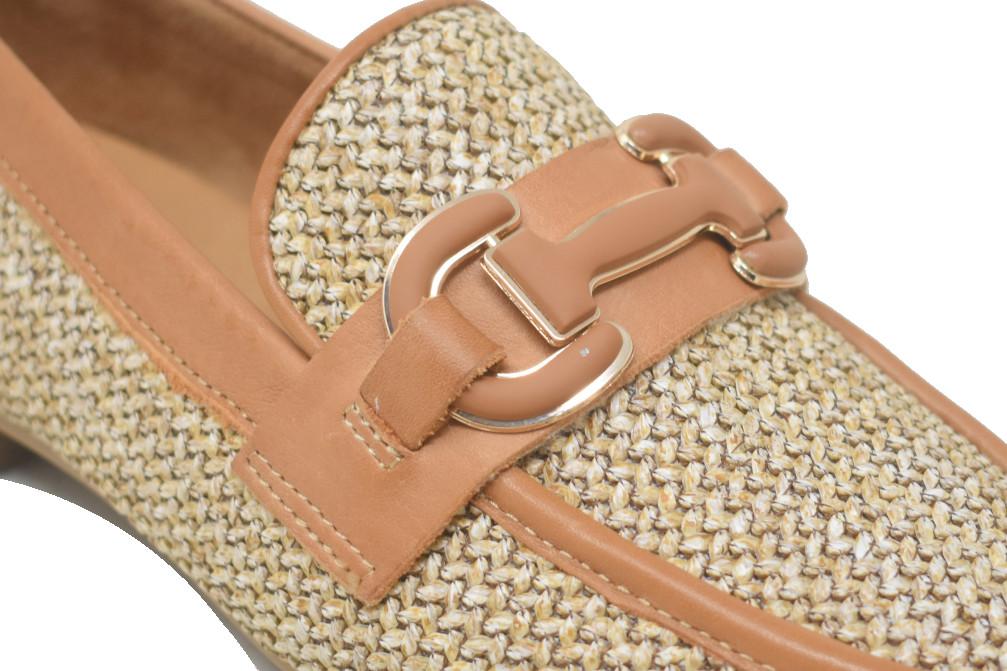 Mocasines cómodos Carmela 163219 en color camel con trenzado tipo rafia