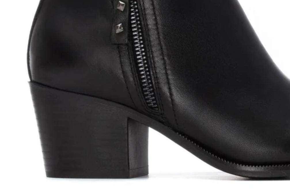 Botines de tacón Carmela 162585 en negro