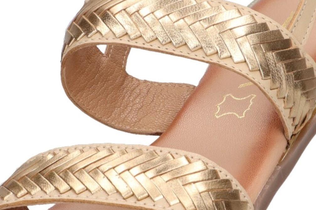 Sandalias planas Etika 10046 en oro para mujer