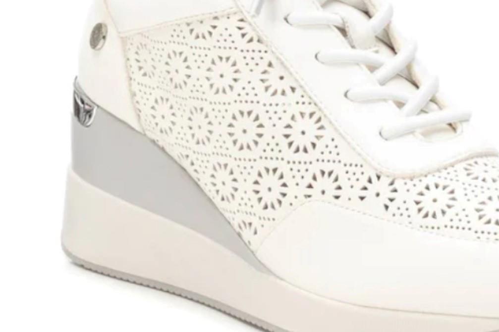 Zapatillas deportivas con cuña XTI 143776 en blanco