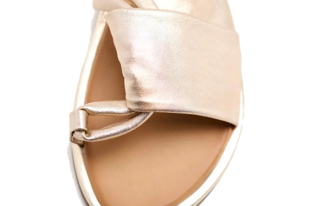 Sandalias Planas Gioseppo Whately 74308 Platino de Piel con Detalle Metalizado para Mujer