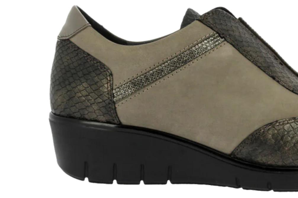 Zaoatos cómodos con cuña Doctor Cutillas 60342 de color taupe