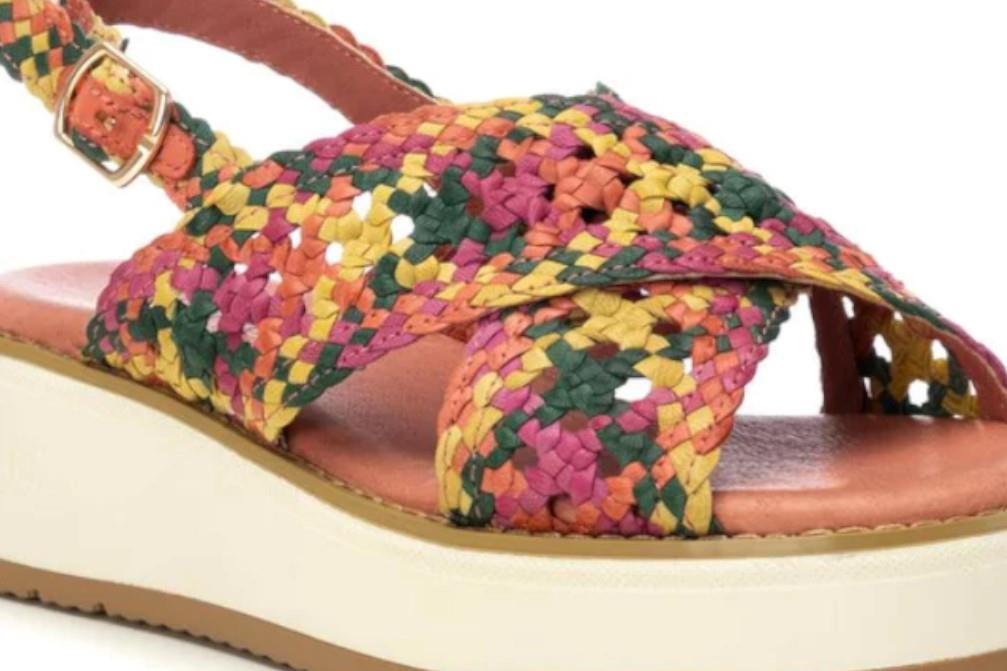 Sandalias cómodas Carmela 162306 en naranja para mujer